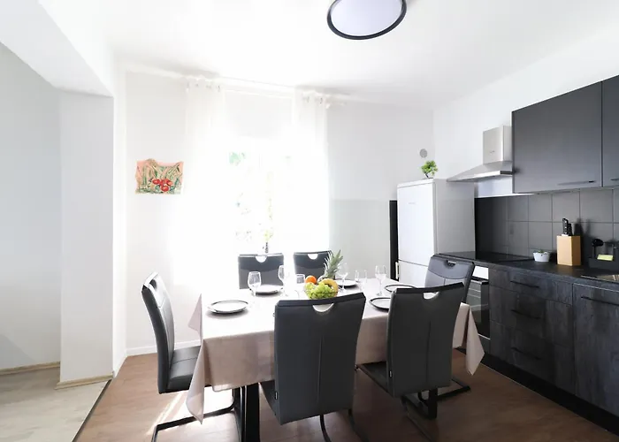 Sentia With Jacuzzi & Spectacular Seaview