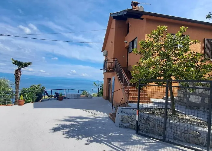 Sentia With Jacuzzi & Spectacular Seaview Willa Opatija